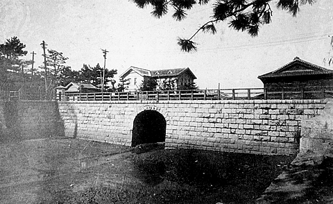 Meganebashi_photo_01_s.JPG