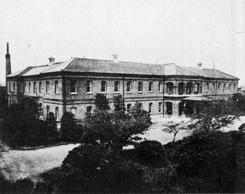 Naval_Academy_Tsukiji_03_s.JPG