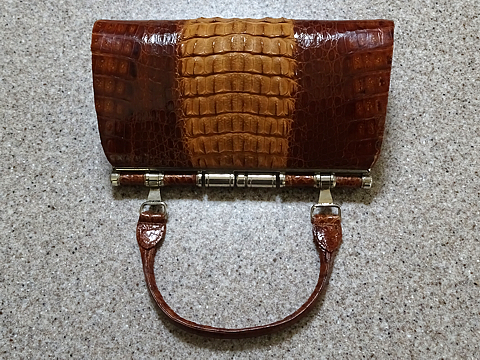 Roman_02_wanibag_01_R050110.jpg