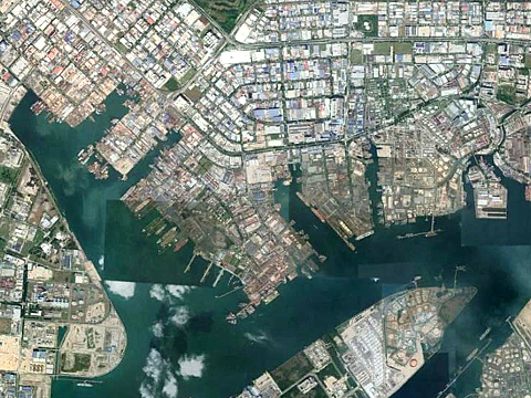 Singapore_port_sat_R0212_01_s.jpg