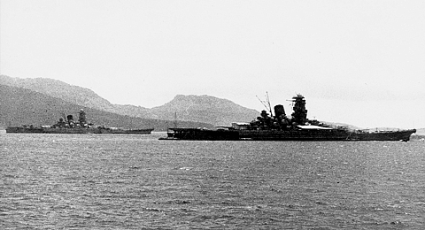 Truk_Yamato&Musashi_S18_01_s.jpg
