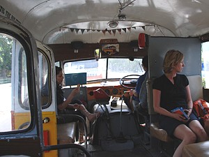 bus_inner_03_s.jpg